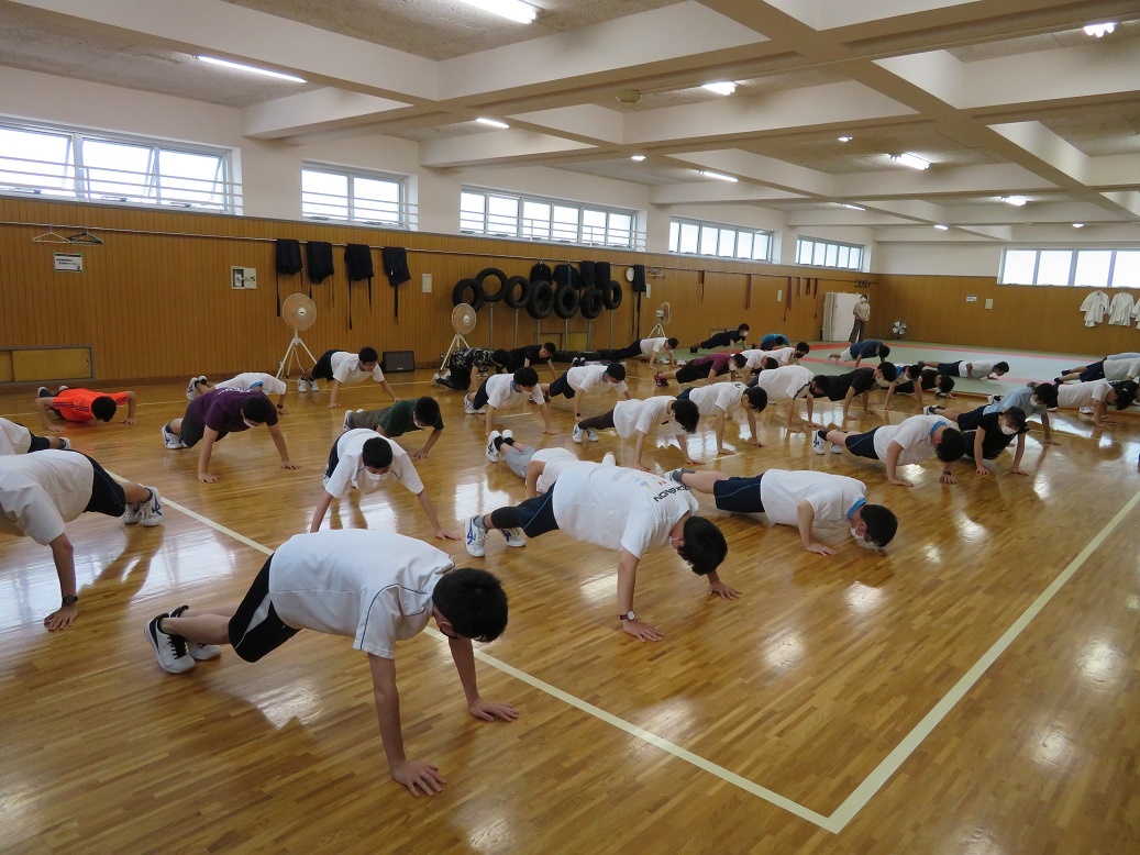体育実技、教育コミュニケーション論 専攻科の日常 愛知県立愛知総合工科高等学校 専攻科 体育実技、教育コミュニケーション論 専攻科の日常 愛知県立愛知総合工科高等学校 専攻科